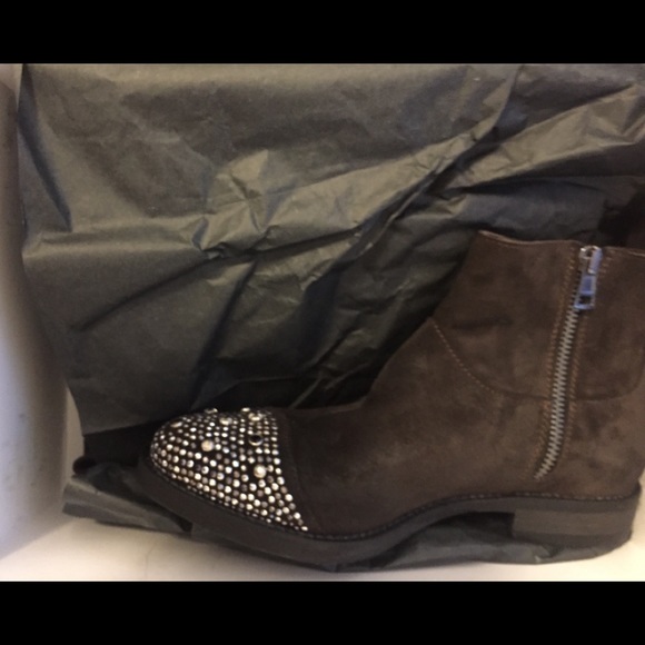 The shoe box: Brand New dark brown suede boots - Picture 13 of 14